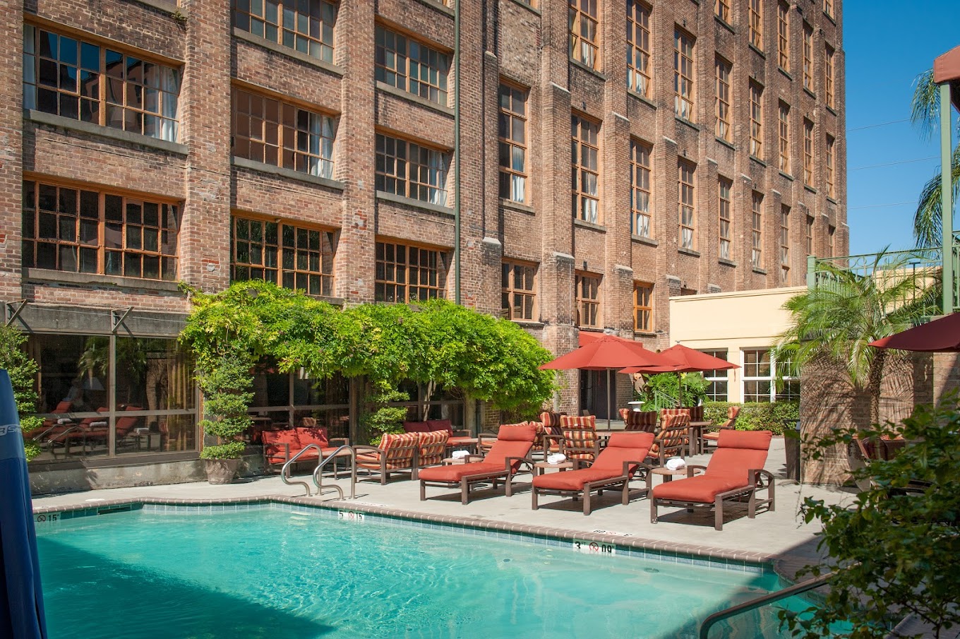 4 Nights @ The Hampton Inn Convention Center HOTEL ONLY